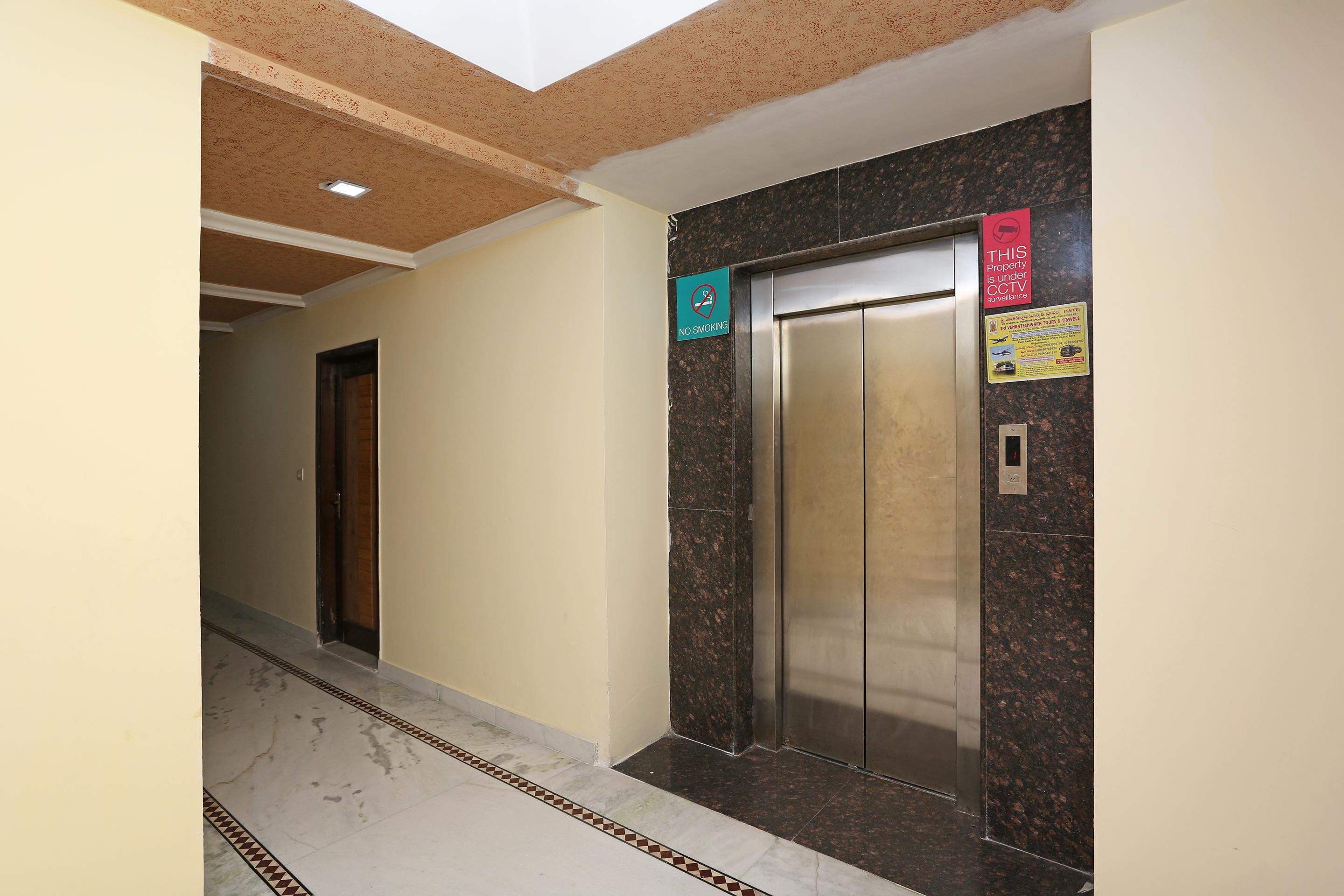 Oyo 337 Hotel Anand Delhi  Exterior photo